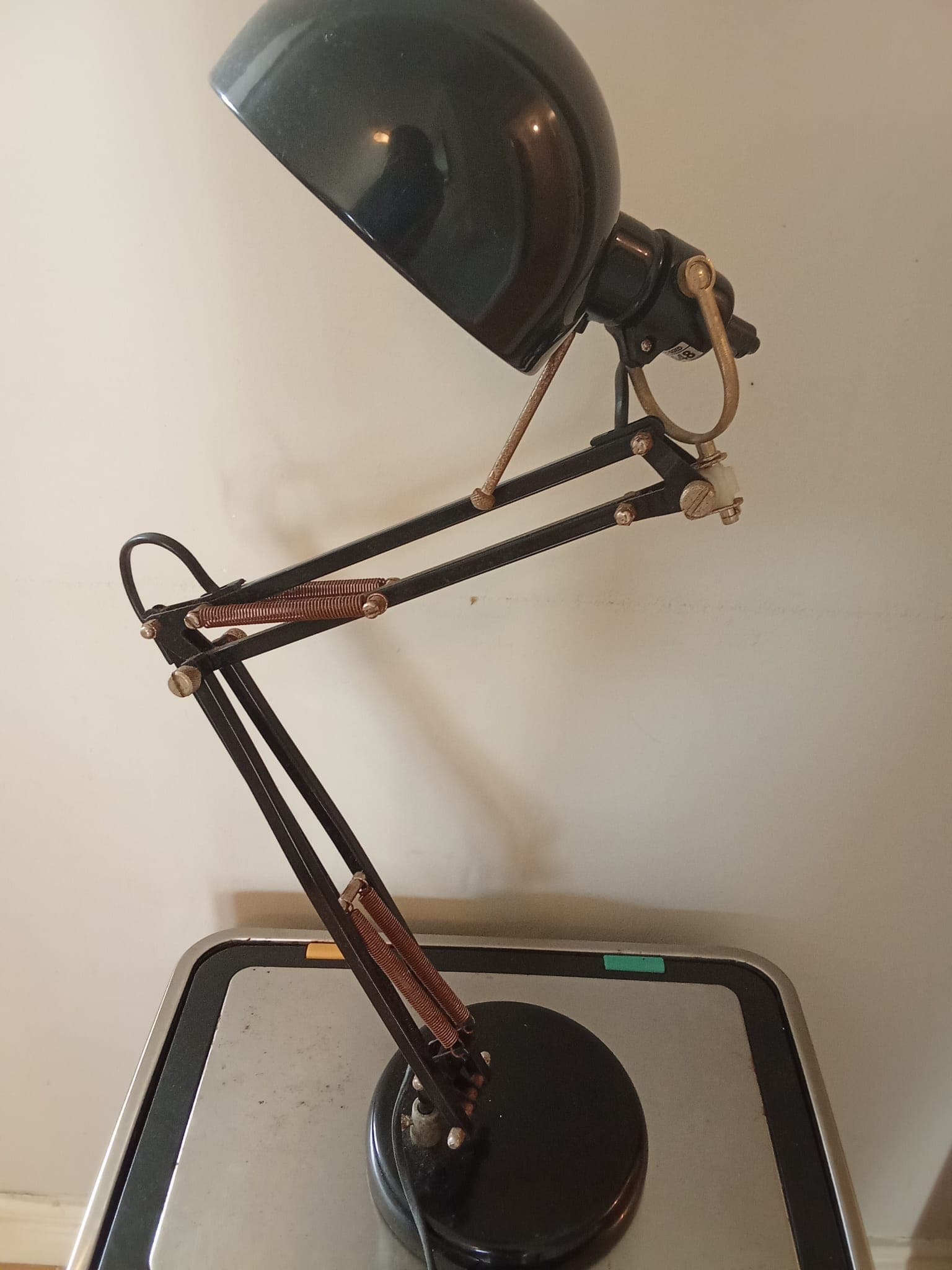 Luminária de mesa preta — articulável — doação — foto 1
